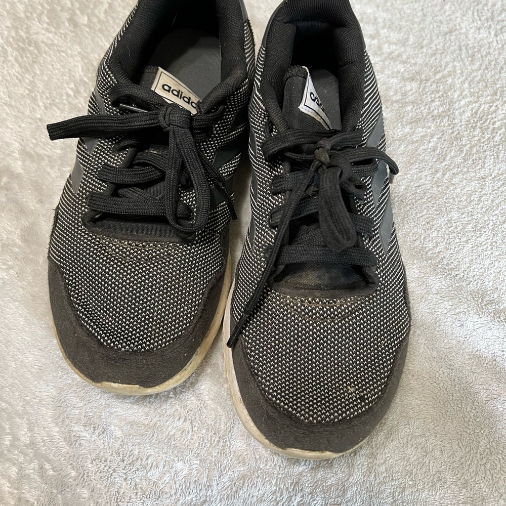 Boys Adidas sneakers - Picture 2 of 7